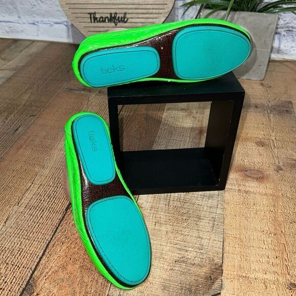 Tieks Ballet Flats  Size 5 Galactic Green Neon
Excellent condition - Picture 7 of 10